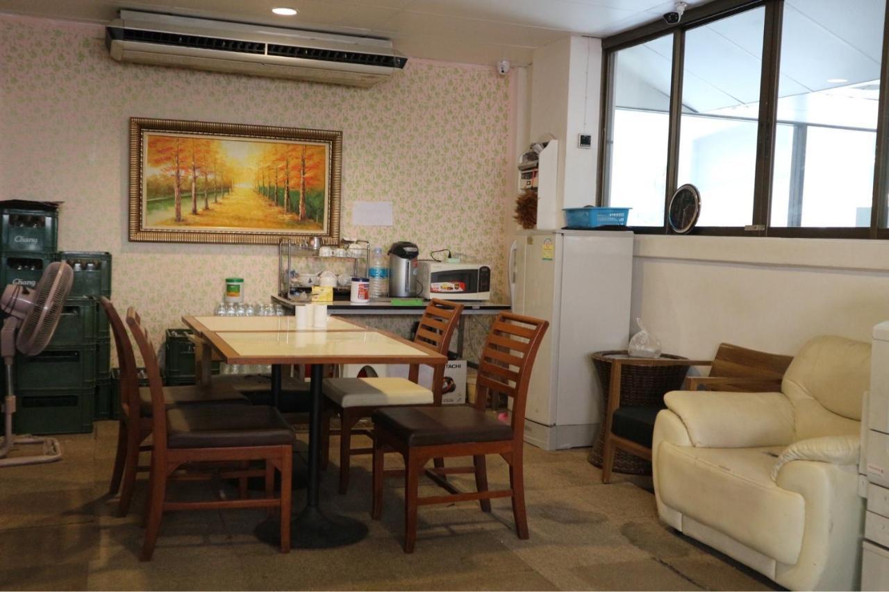 Crown Bts Nana Hotel Bangkok Eksteriør bilde