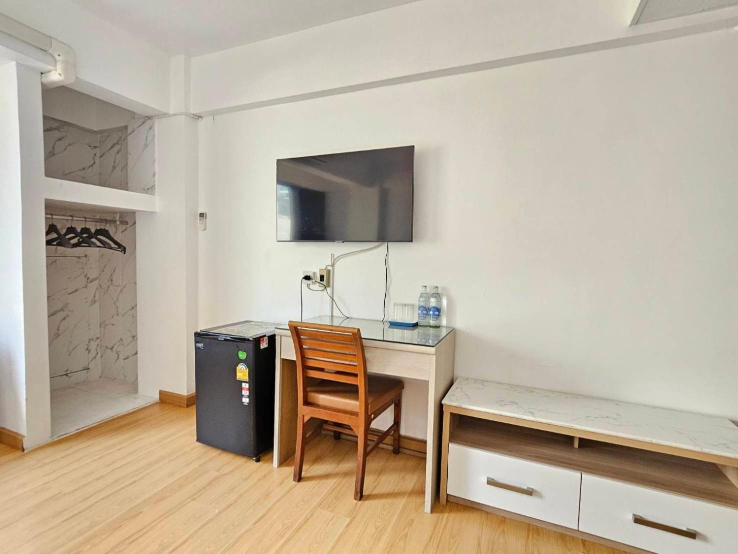 Crown Bts Nana Hotel Bangkok Eksteriør bilde
