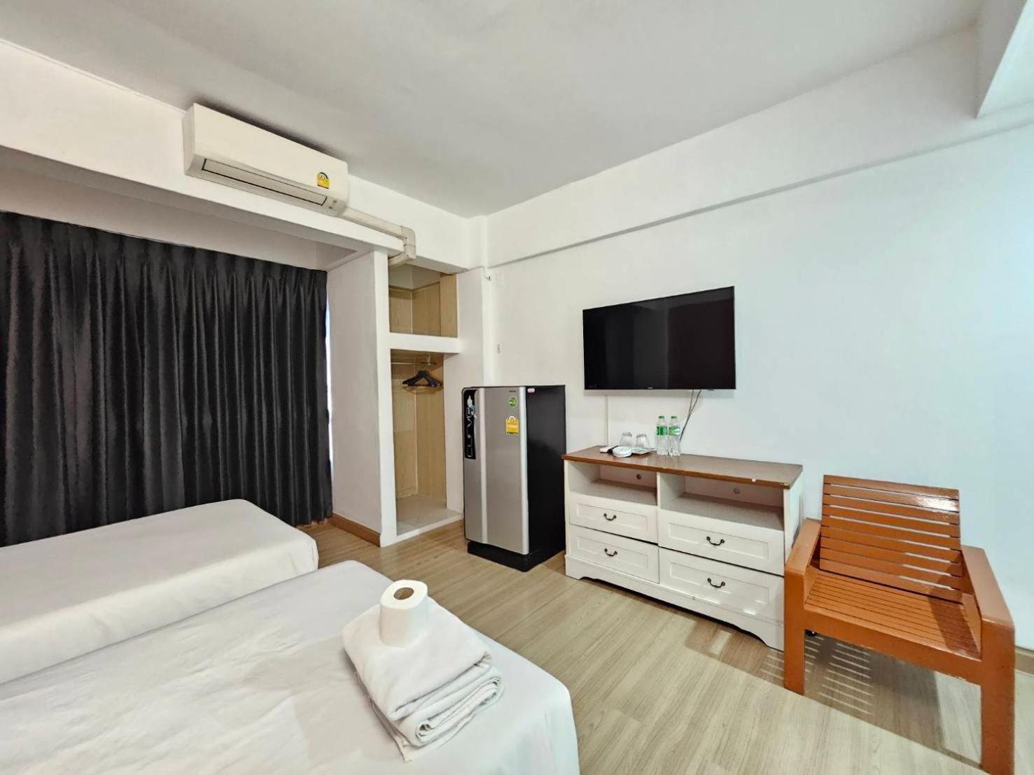 Crown Bts Nana Hotel Bangkok Eksteriør bilde