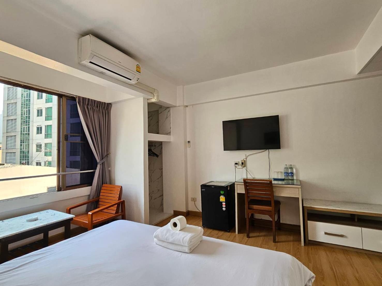 Crown Bts Nana Hotel Bangkok Eksteriør bilde