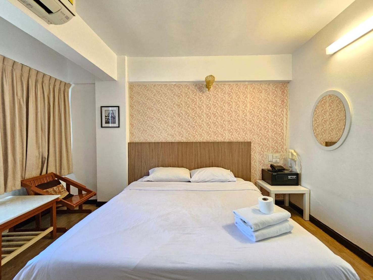 Crown Bts Nana Hotel Bangkok Eksteriør bilde