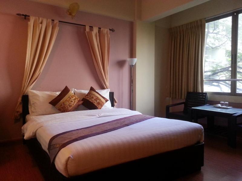 Crown Bts Nana Hotel Bangkok Eksteriør bilde