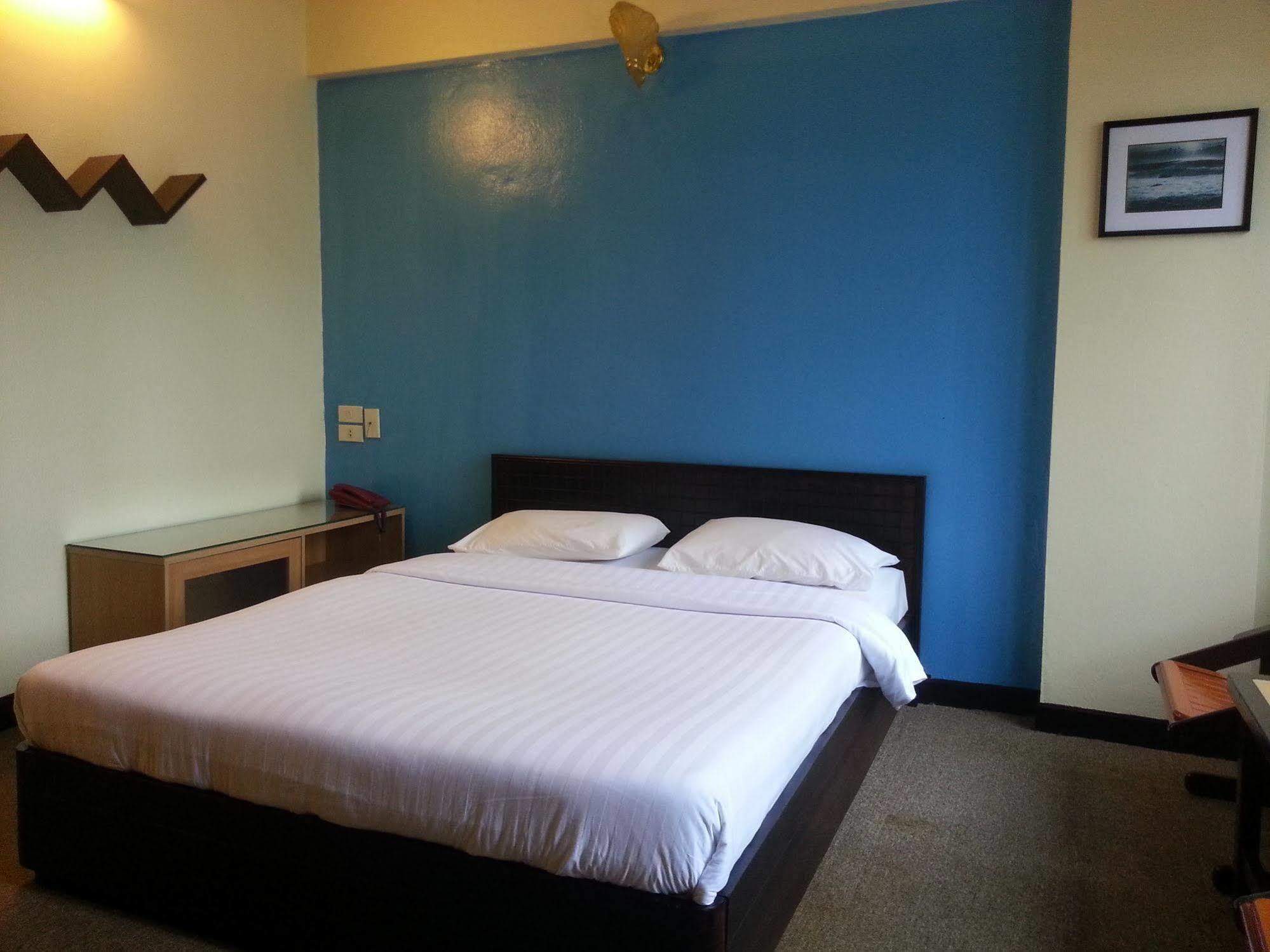Crown Bts Nana Hotel Bangkok Eksteriør bilde