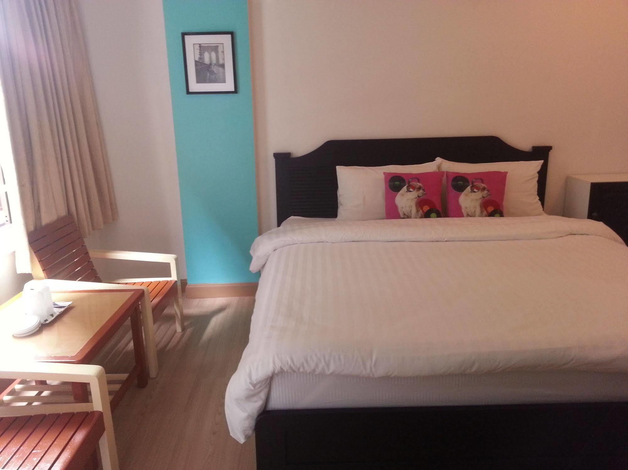 Crown Bts Nana Hotel Bangkok Eksteriør bilde