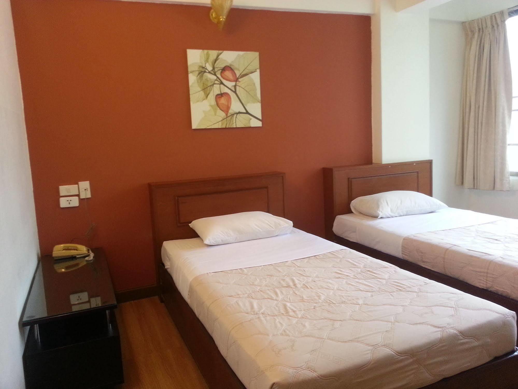 Crown Bts Nana Hotel Bangkok Eksteriør bilde