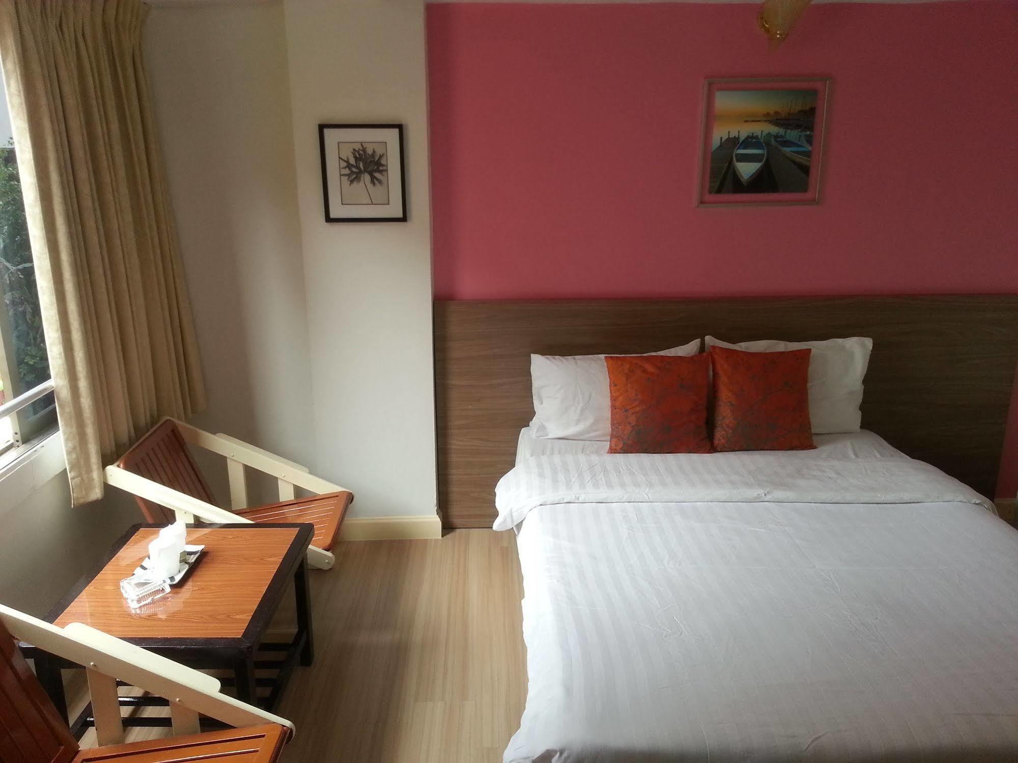 Crown Bts Nana Hotel Bangkok Eksteriør bilde