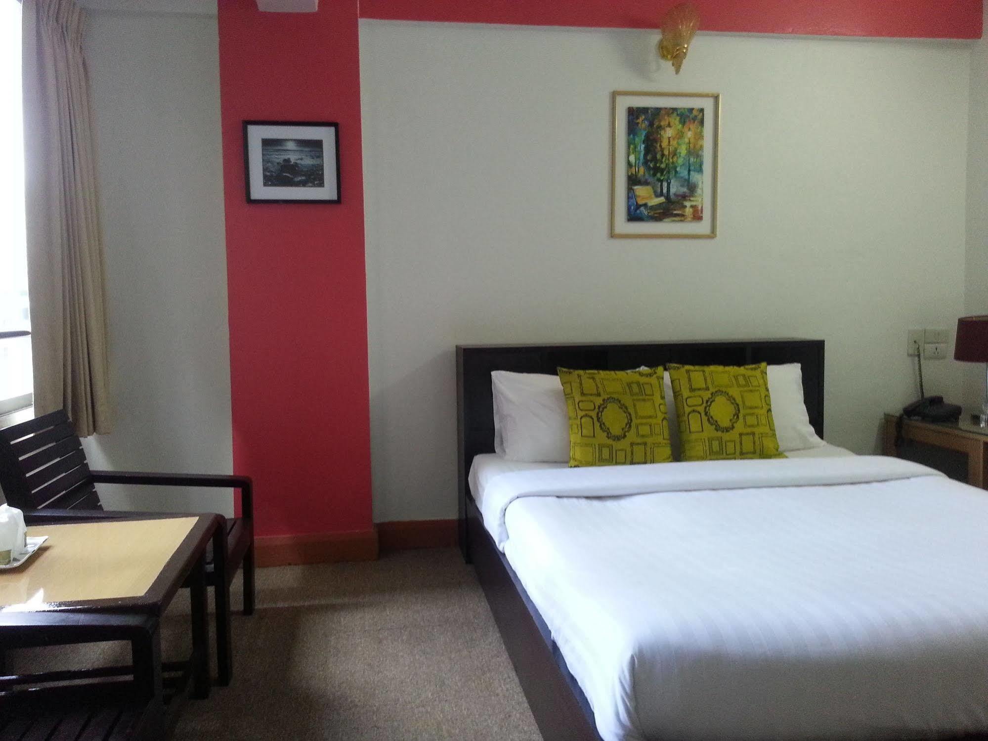 Crown Bts Nana Hotel Bangkok Eksteriør bilde