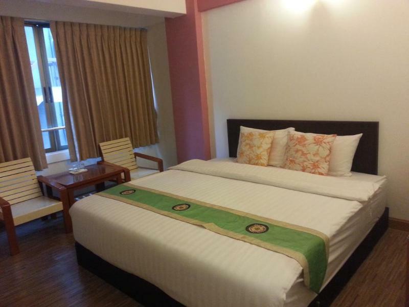 Crown Bts Nana Hotel Bangkok Eksteriør bilde