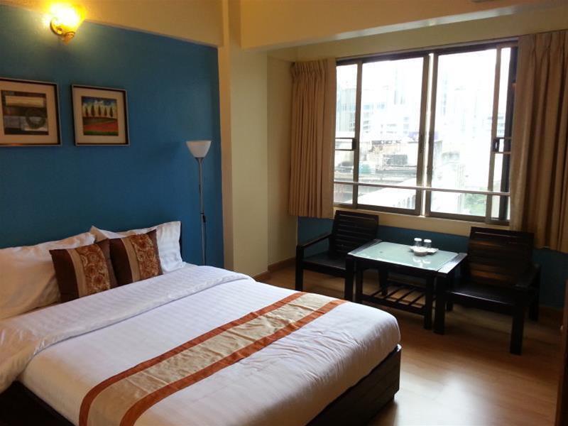 Crown Bts Nana Hotel Bangkok Eksteriør bilde