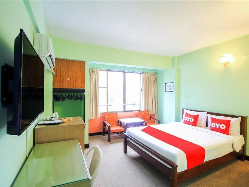 Crown Bts Nana Hotel Bangkok Eksteriør bilde