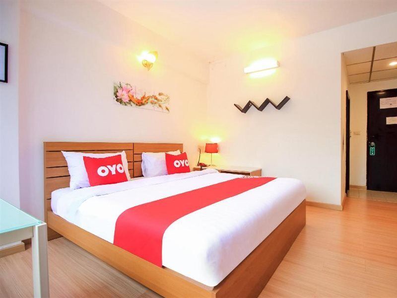 Crown Bts Nana Hotel Bangkok Eksteriør bilde