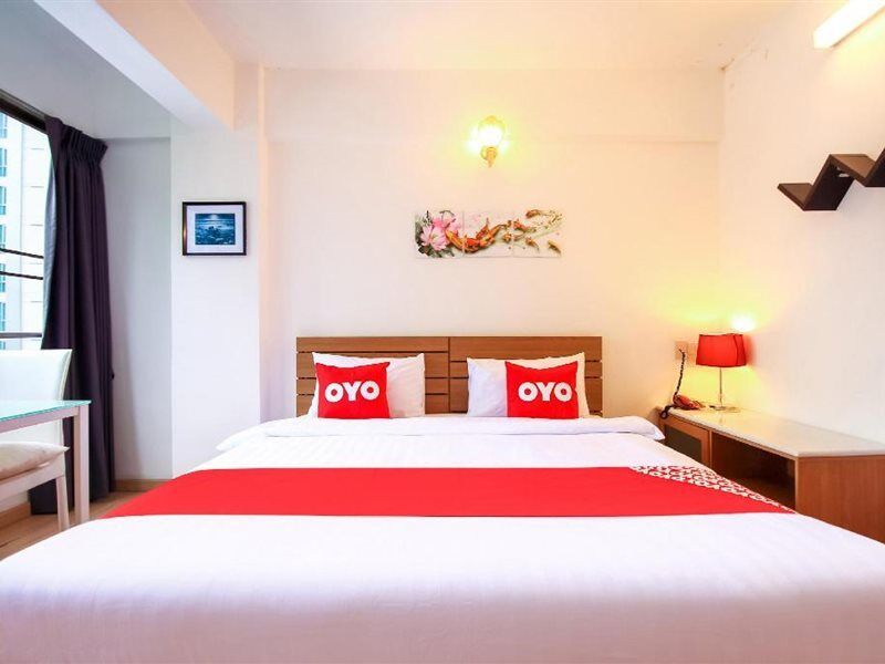 Crown Bts Nana Hotel Bangkok Eksteriør bilde